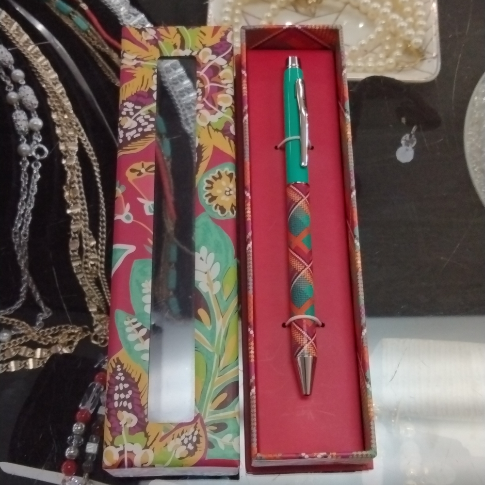 Vera Bradley black ink pen